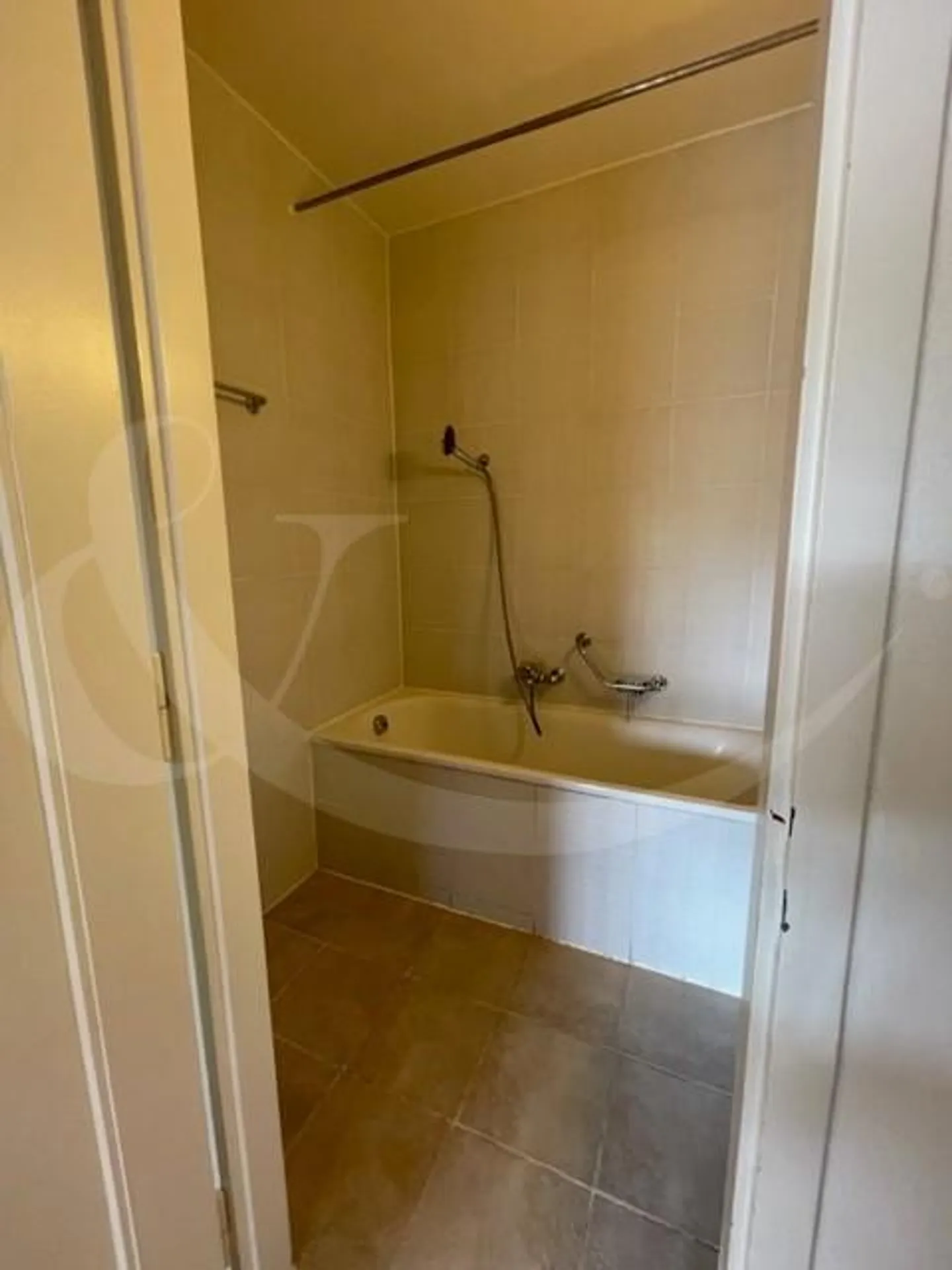 15 Quai du Cheval-Blanc, appartement de 4.5 pièces lumineux et traversant - Photo 7 sur 10