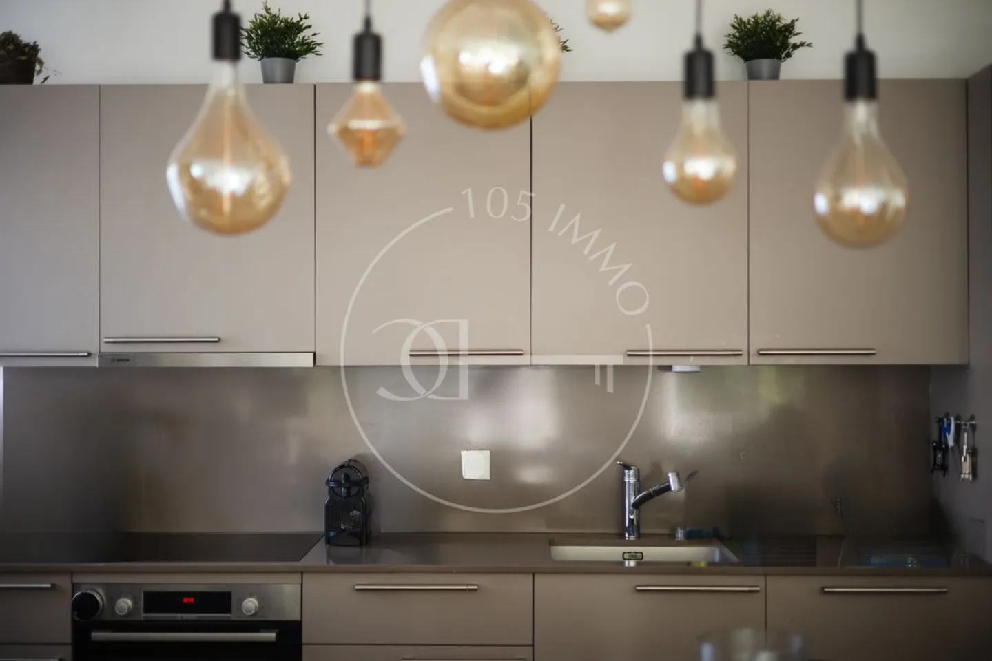 En exclusivité : Charmant 5 pièces rénové au calme - Photo 2 sur 8