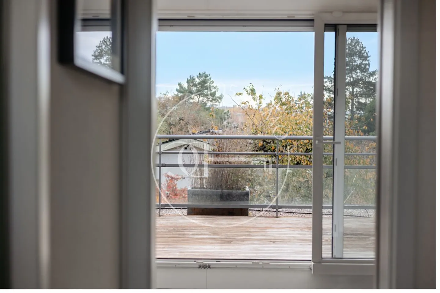 Bright triplex with cozy outdoor space - Photo 2 of 6