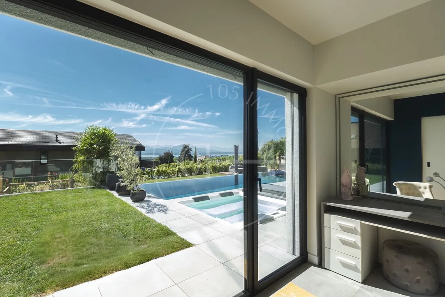 Magnificent villa with lake view - Photo 5 of 10