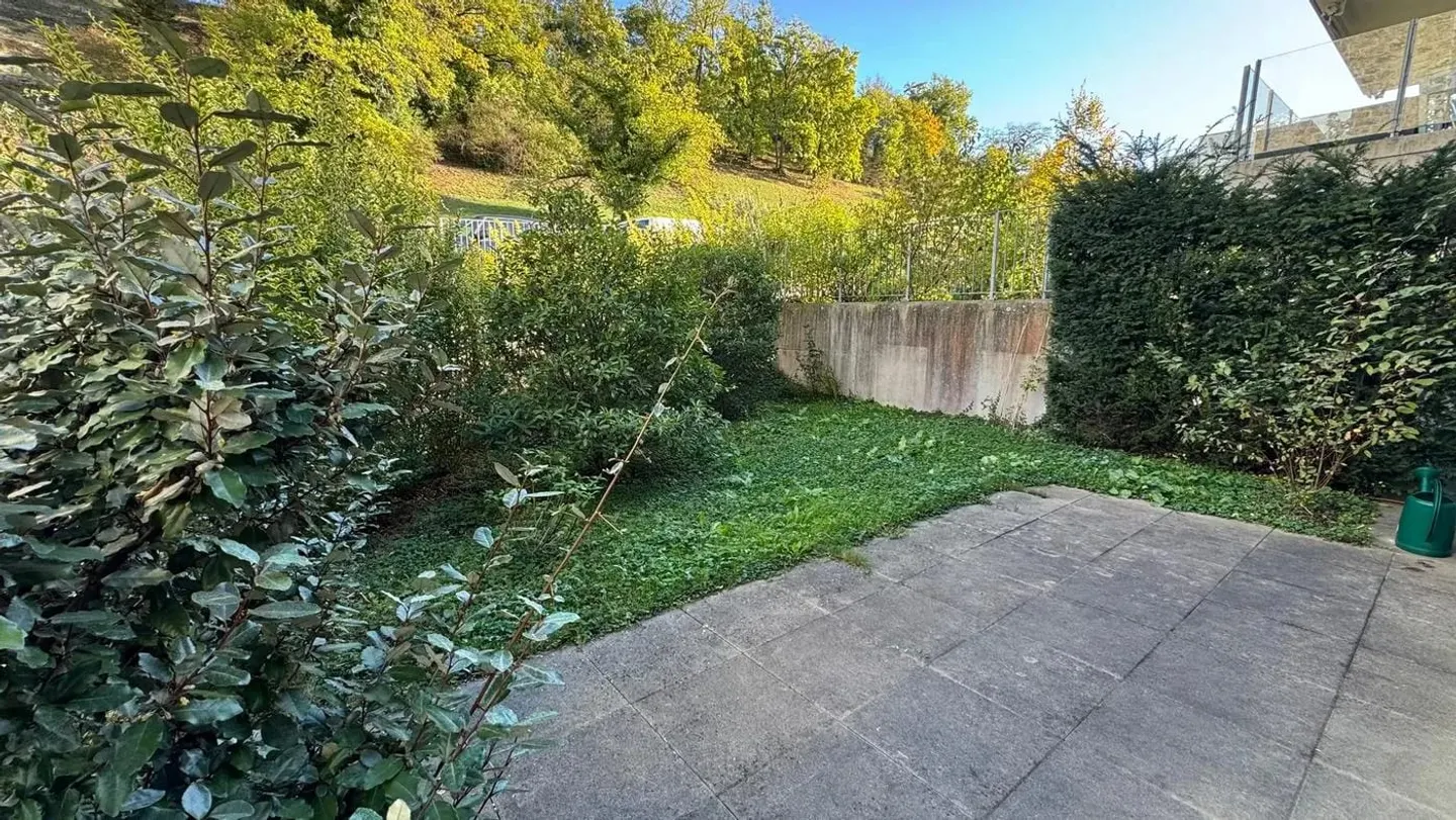 HELL, MODERN, WITH PRIVATE GARDEN - IDEAL FOR LIVING, WORKING OR AS A STUDIO - Photo 7 of 13
