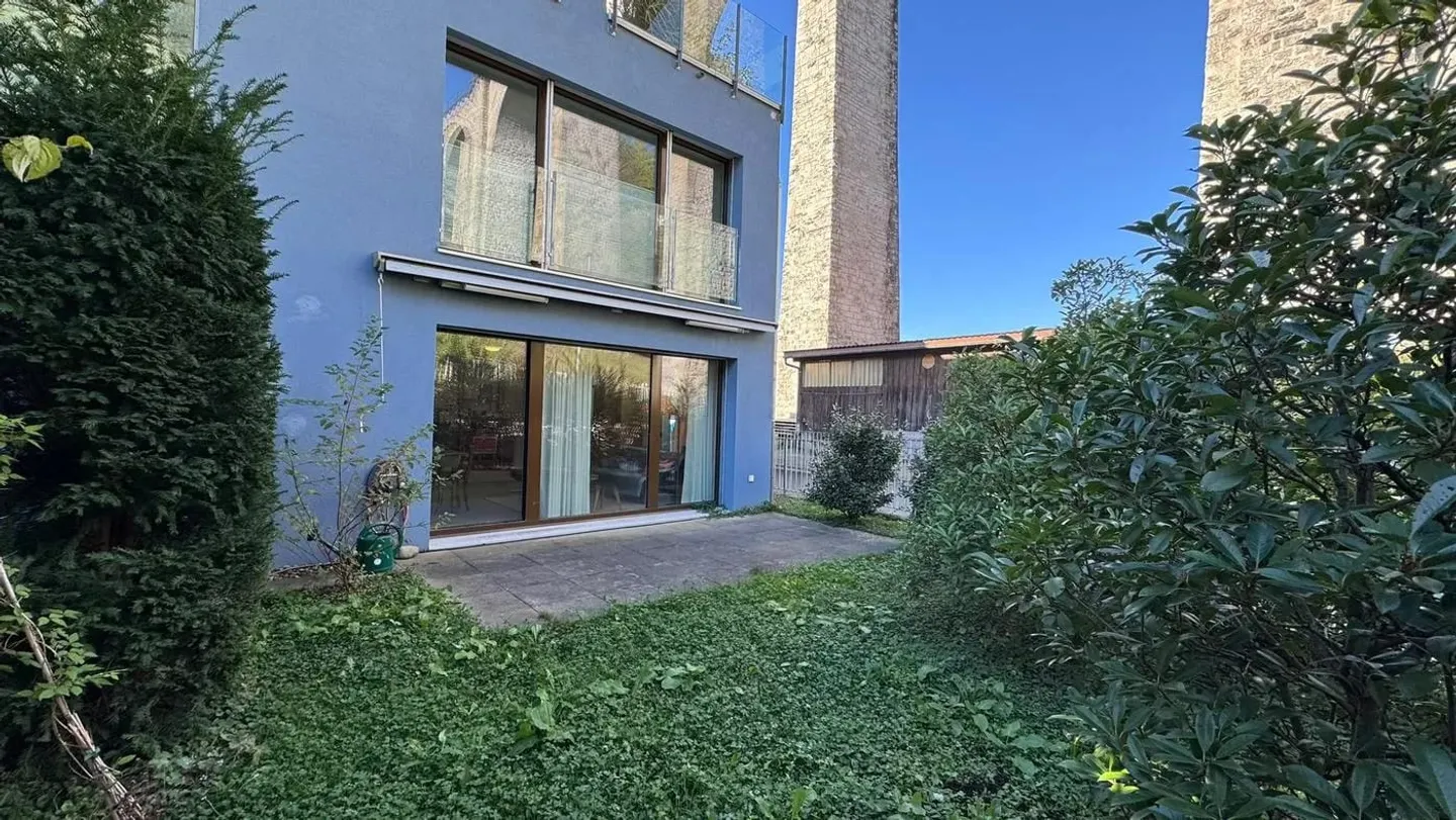 HELL, MODERN, WITH PRIVATE GARDEN - IDEAL FOR LIVING, WORKING OR AS A STUDIO - Photo 6 of 13