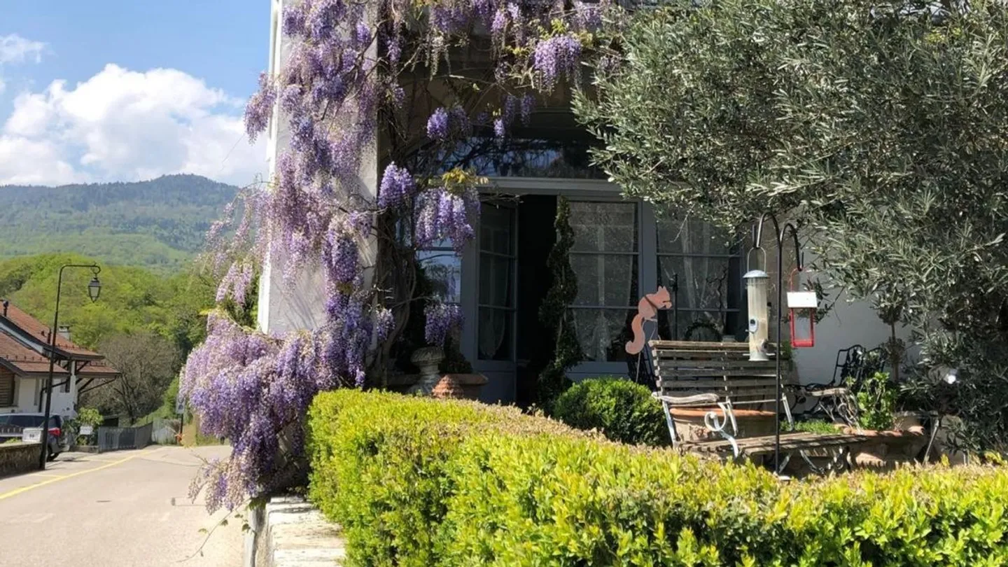 Casa di charme ristrutturata in vendita a Givrins - Foto 3 di 8