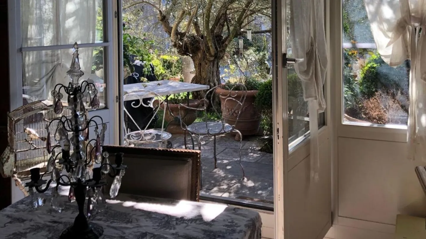 Casa di charme ristrutturata in vendita a Givrins - Foto 4 di 8