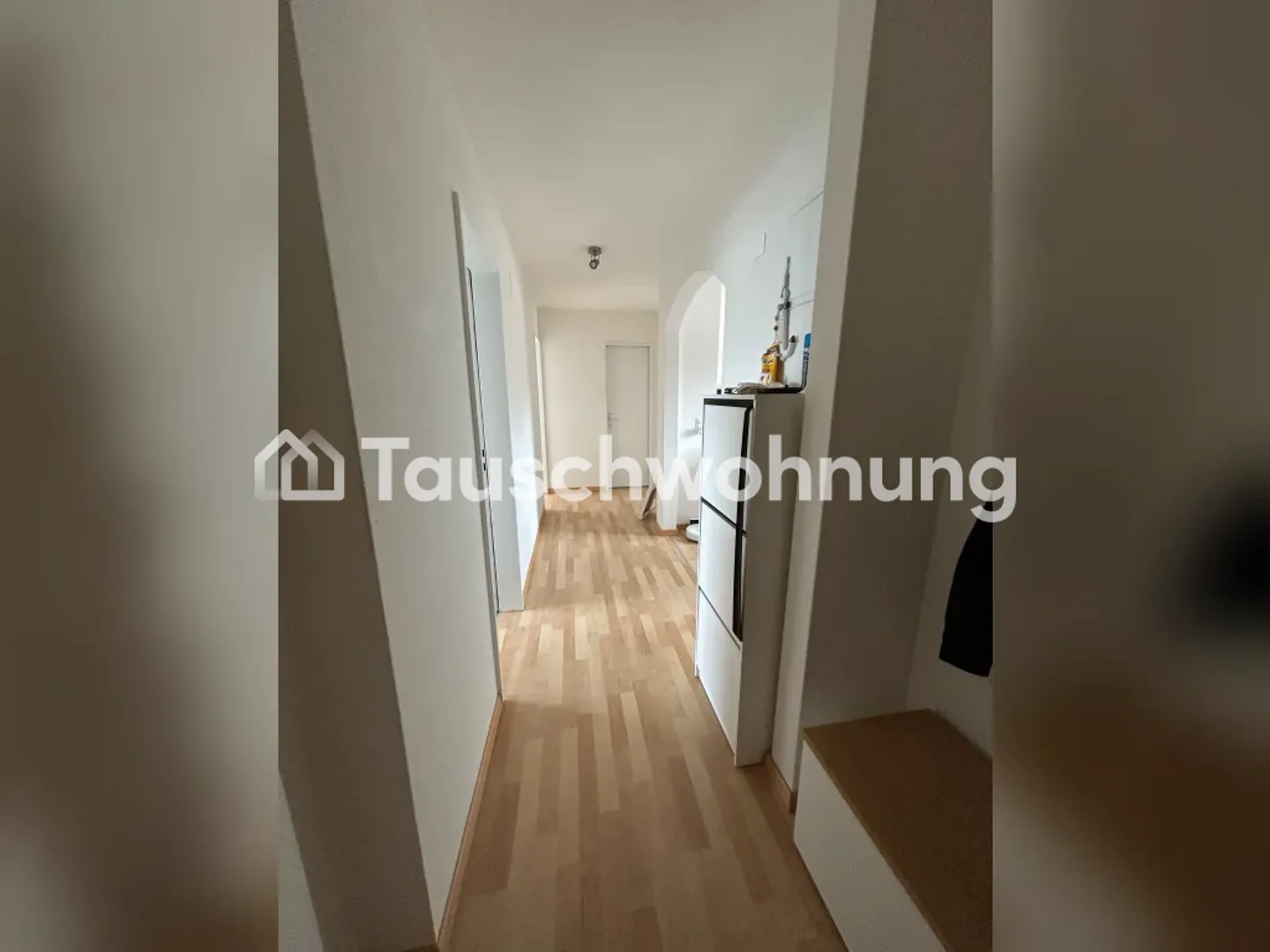 Charming 2.5-room apartment in Zurich, District 4 - Photo 3 of 10