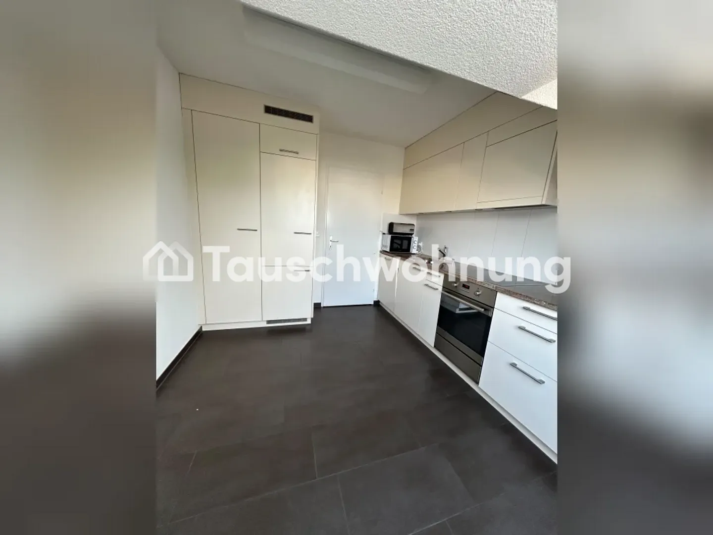 Charming 2.5-room apartment in Zurich, District 4 - Photo 8 of 10