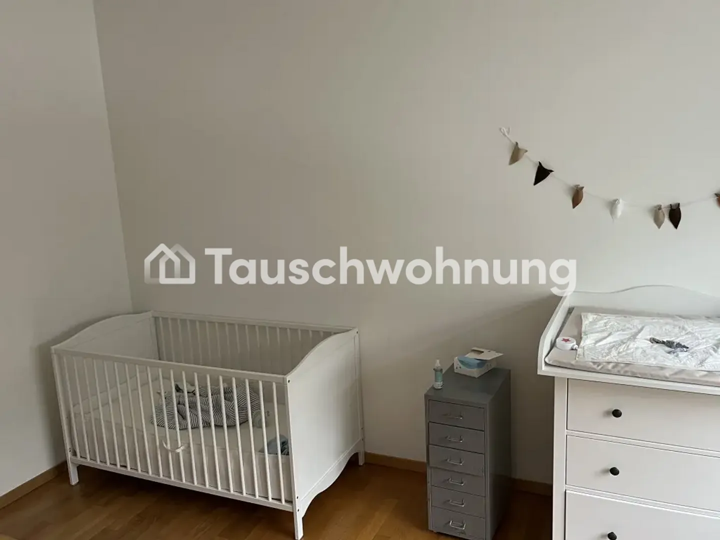Large 3-room apartment near Sihl City (Loft with built-in wall) - Photo 2 of 4