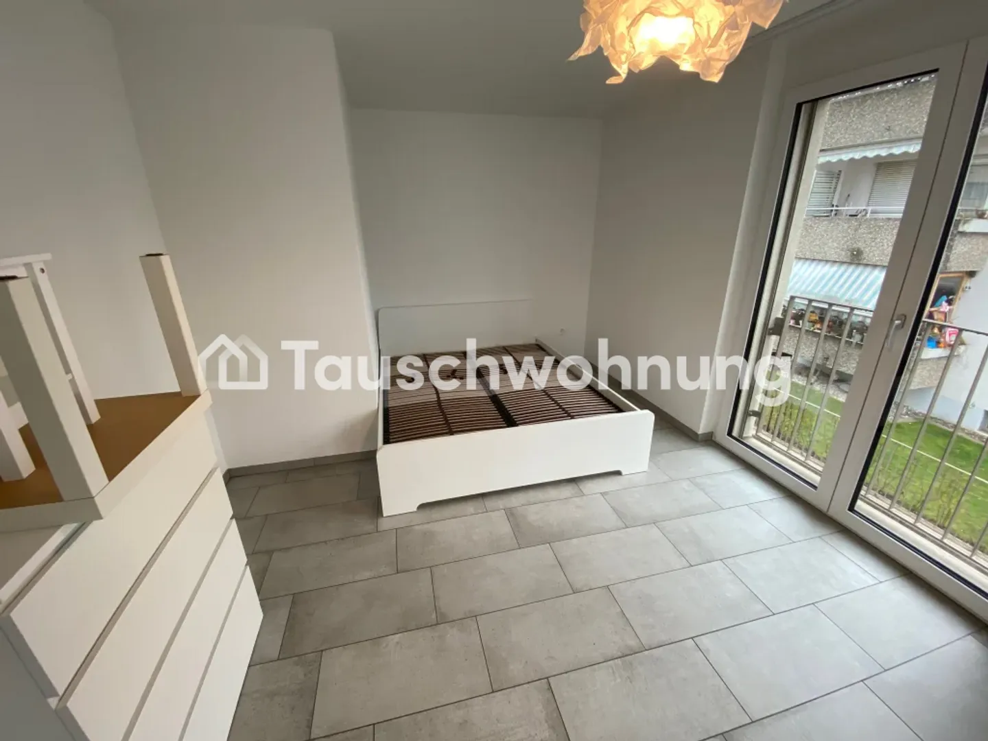 Exchange 40 m² 2-room apartment in Zurich Seebach, District 11 - Photo 3 of 12