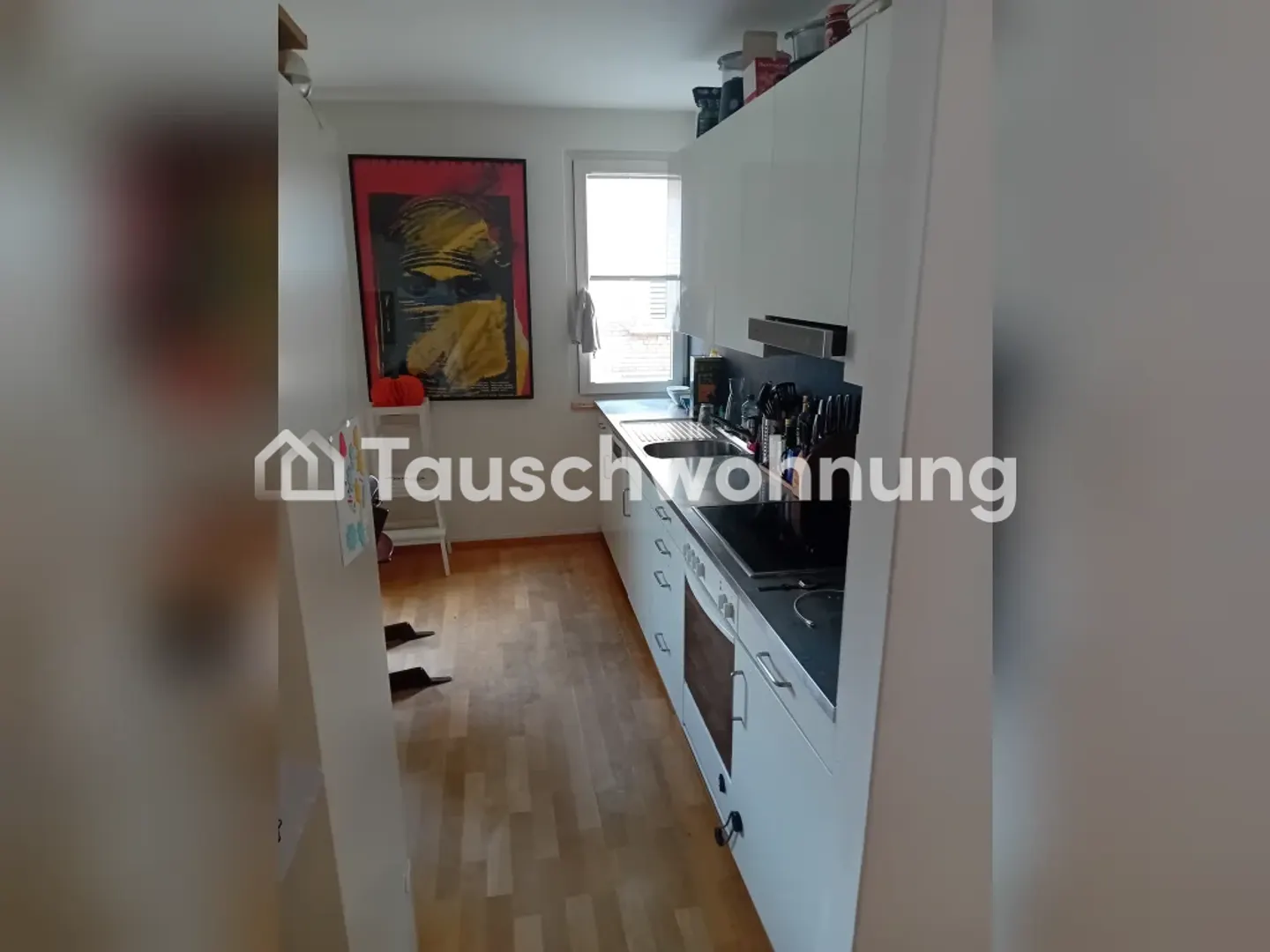 Bright Corner Apartment with Balcony - Photo 5 of 10