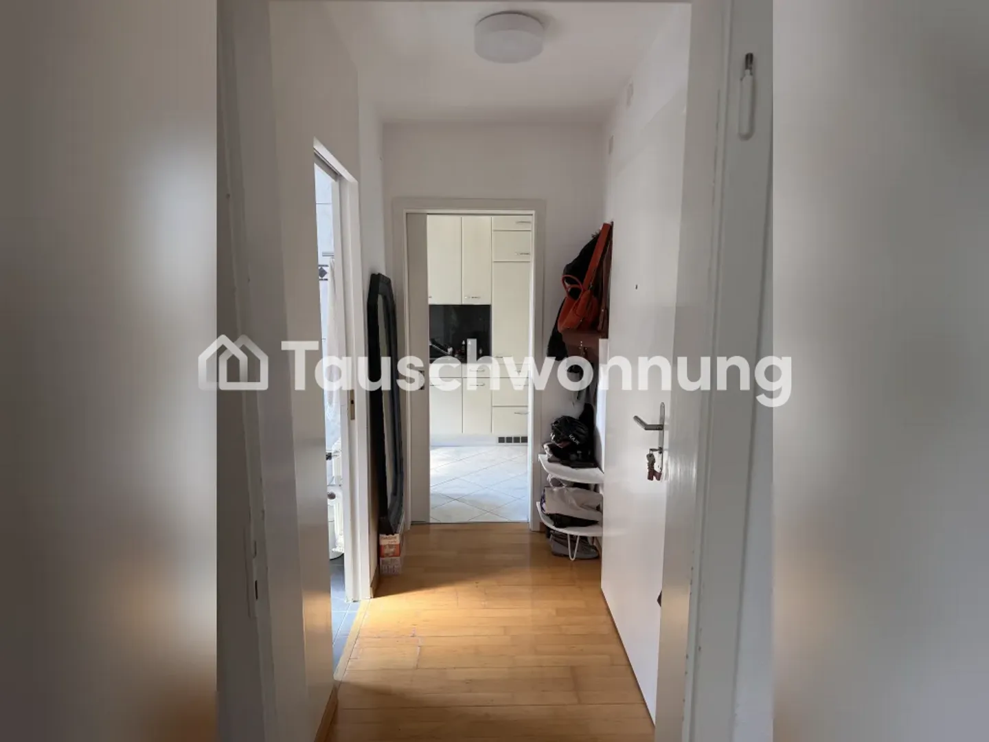 2.5-room apartment with two balconies in a quiet location - Photo 9 of 13