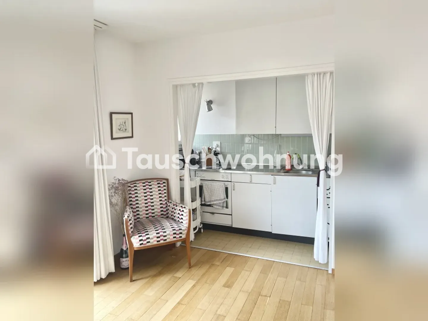 Charming small apartment in Zurich, District 8 - Photo 4 of 7