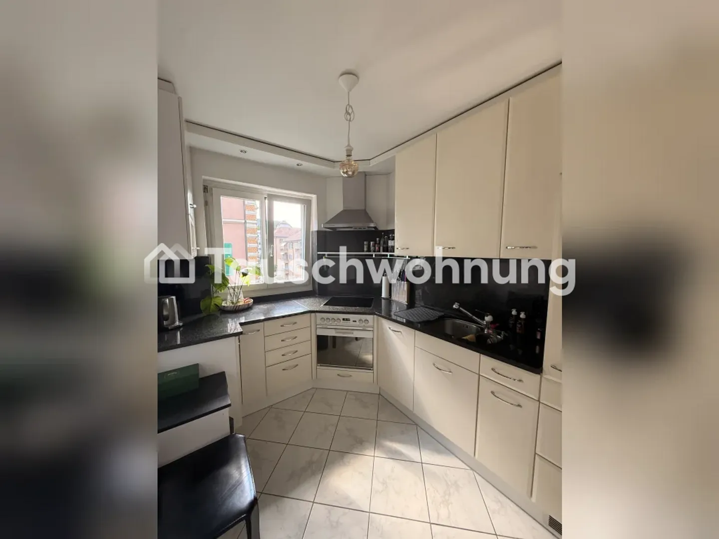 2.5-room apartment with two balconies in a quiet location - Photo 7 of 13