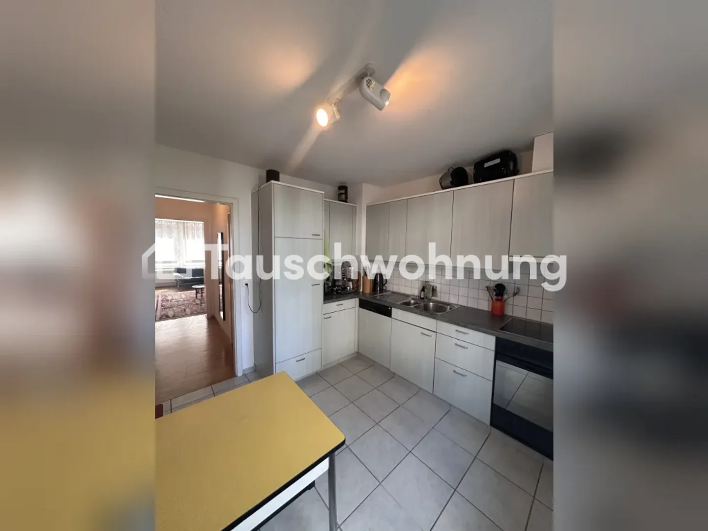 Ideal for singles or couples in Zurich, District 4 - Photo 4 of 10