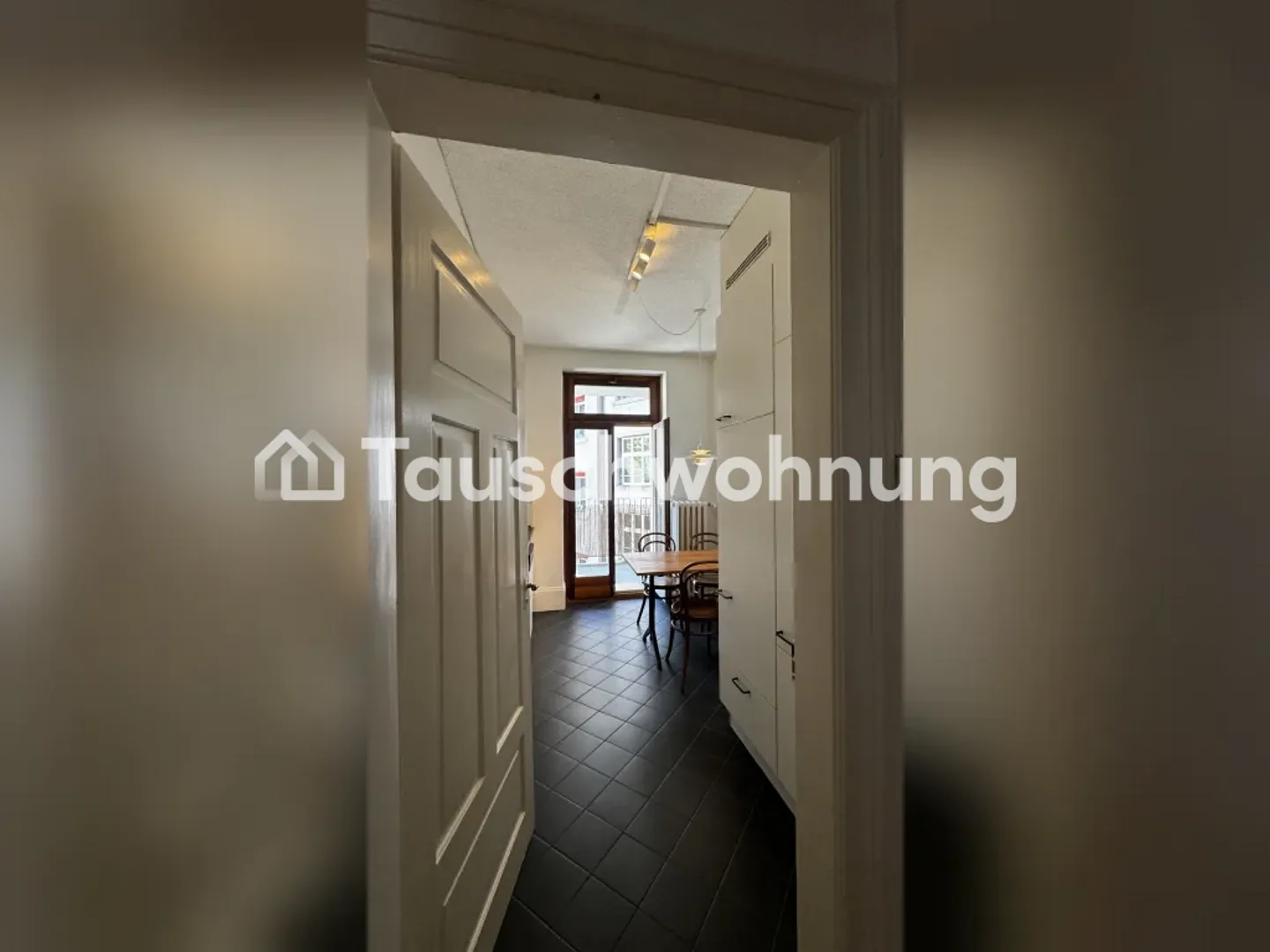 Design Altbau, avec de hauts plafonds Zurich, District 3 à échanger - Photo 3 sur 6