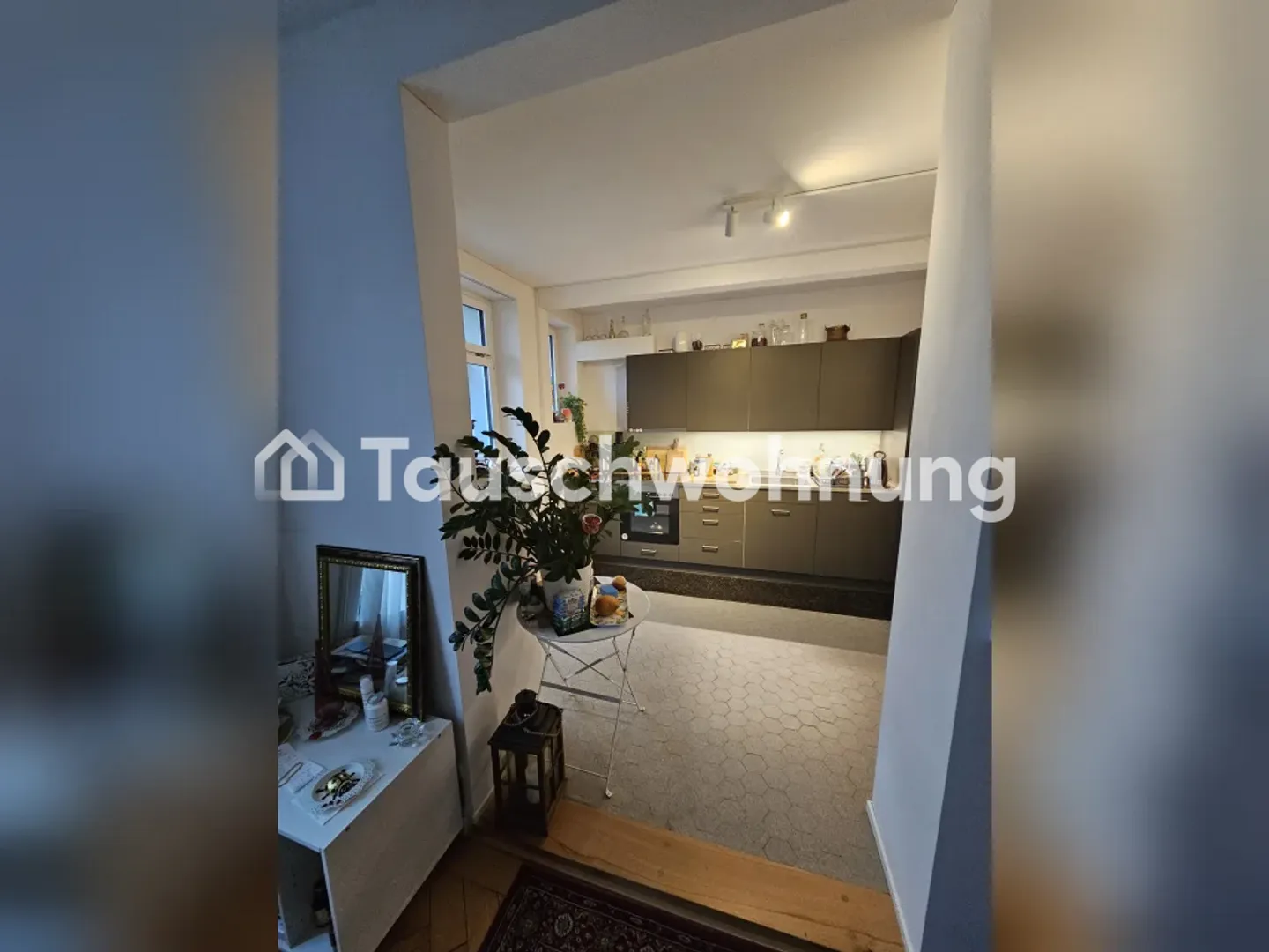 Charming old apartment with high ceilings and 2 balconies - Photo 5 of 5