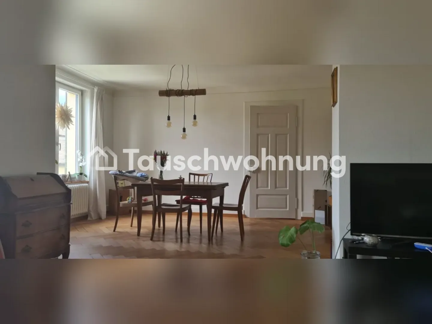 Superbe appartement ancien de 3,5 pièces, balcon, terrasse sur le toit contre plus grand - Photo 2 sur 2