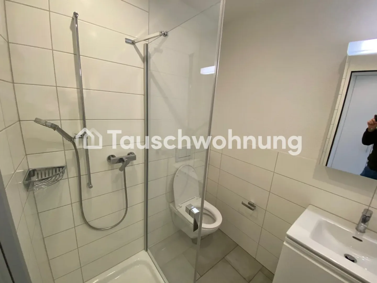Exchange 40 m² 2-room apartment in Zurich Seebach, District 11 - Photo 6 of 12