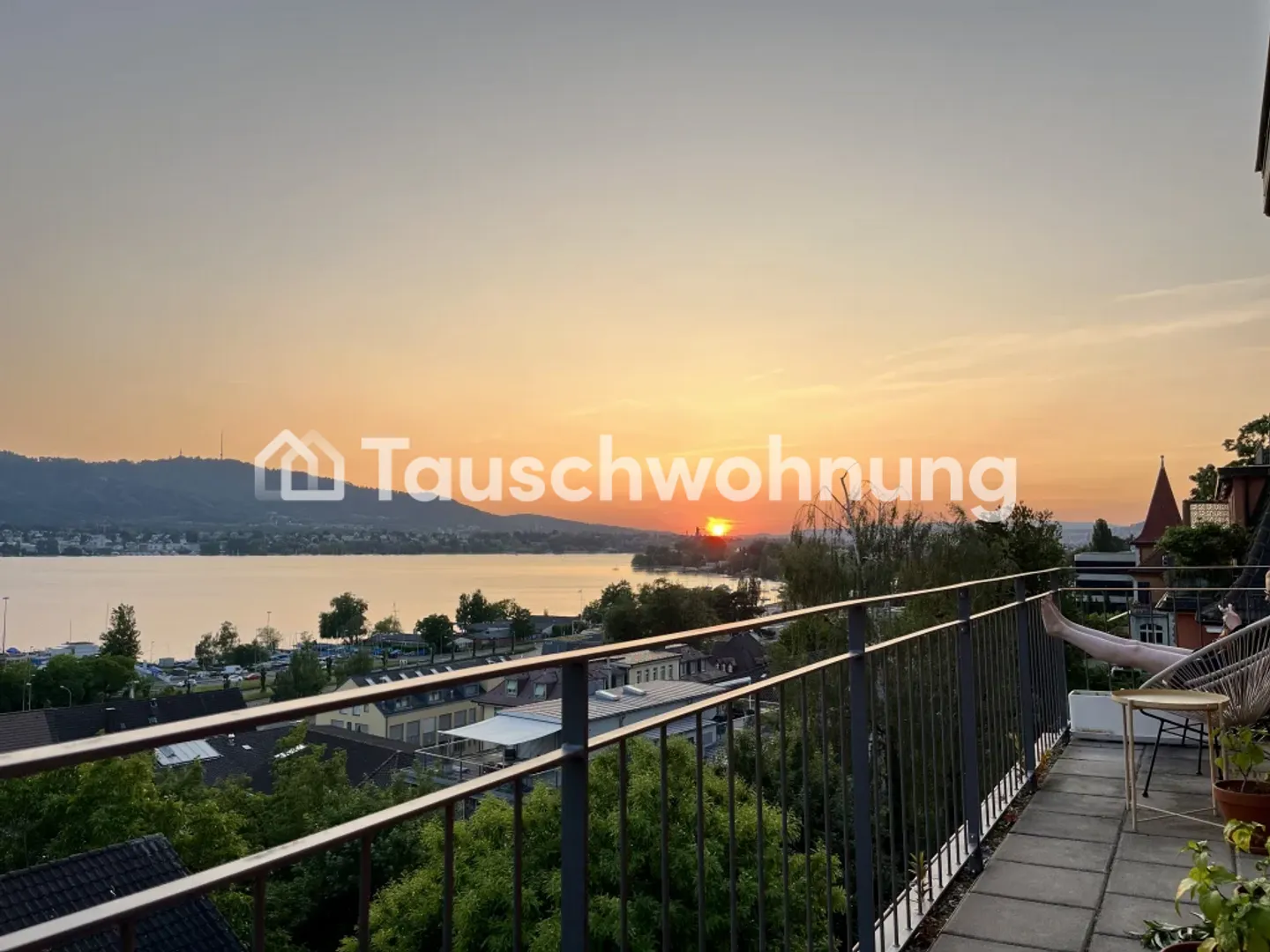4-room apartment with balcony and unobstructed lake view - Photo 4 of 13