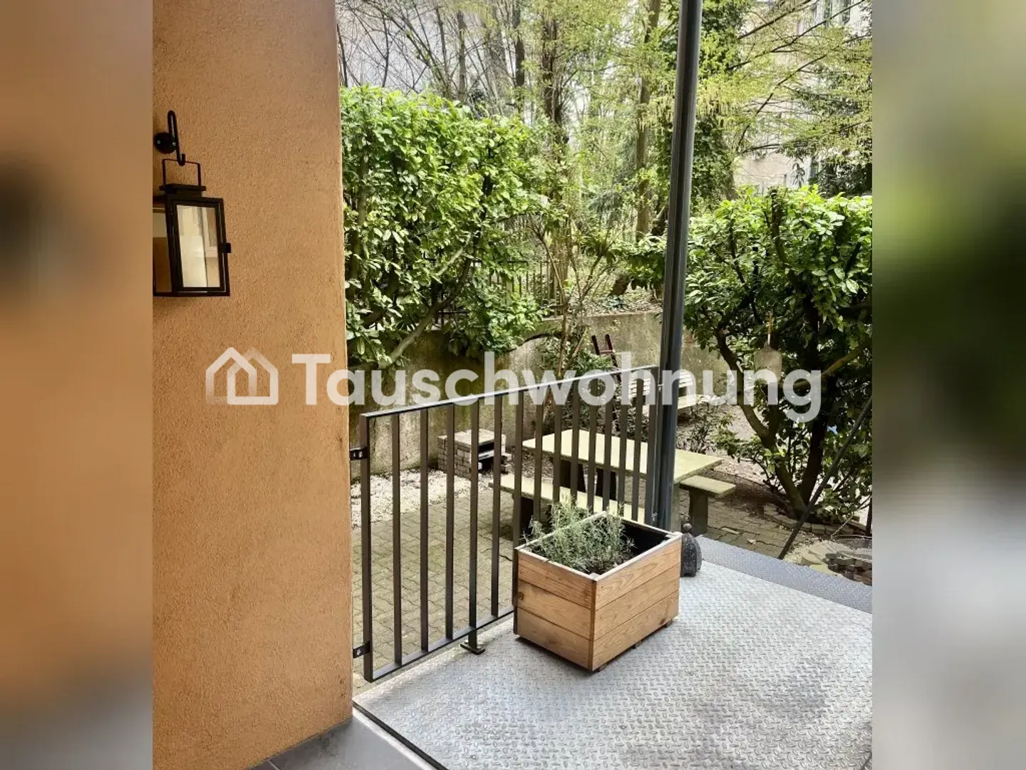 Large apartment with garden seating area in district 6 - Photo 7 of 11