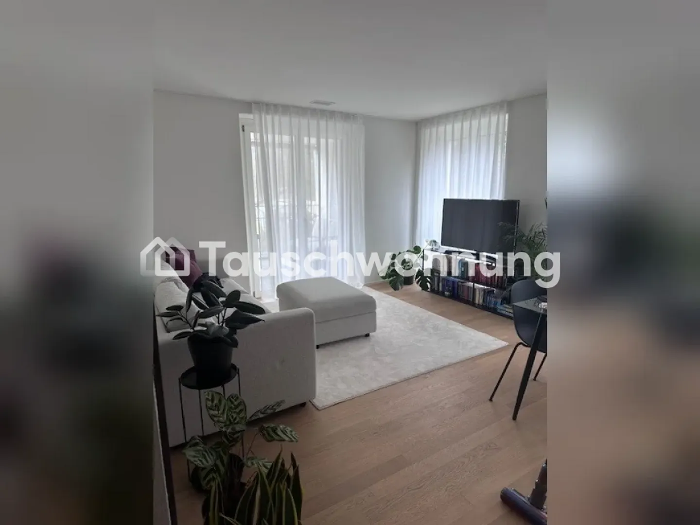 Bright 2.5 Room Apartment in the Green in District 8 - Photo 6 of 10