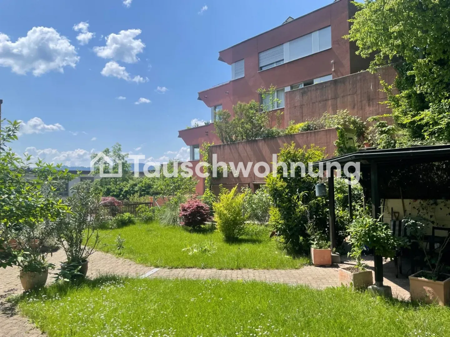 Ampio appartamento di 5,5 stanze con giardino privato e balcone - Foto 2 di 3