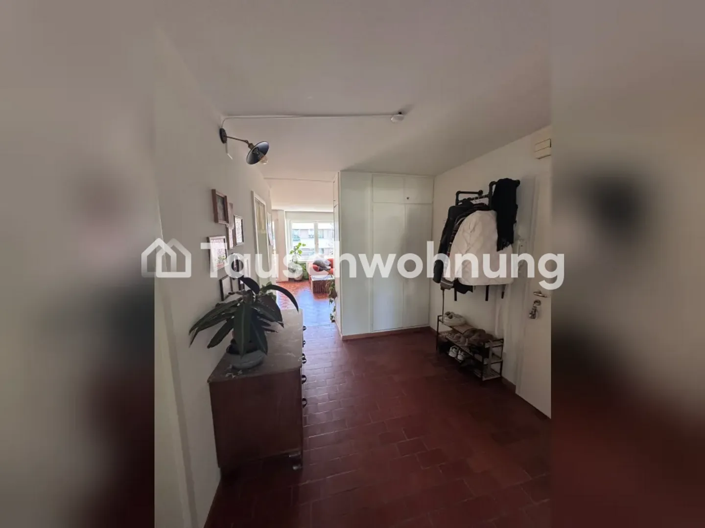 Bright 3-room apartment in Zurich, District 10 for exchange - Photo 4 of 9