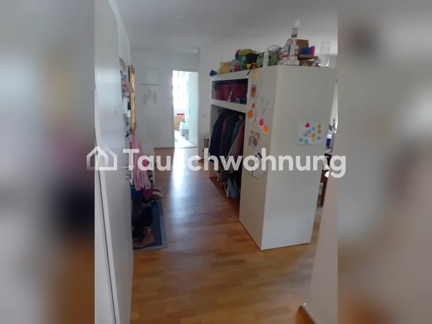 Bright Corner Apartment with Balcony - Photo 4 of 10