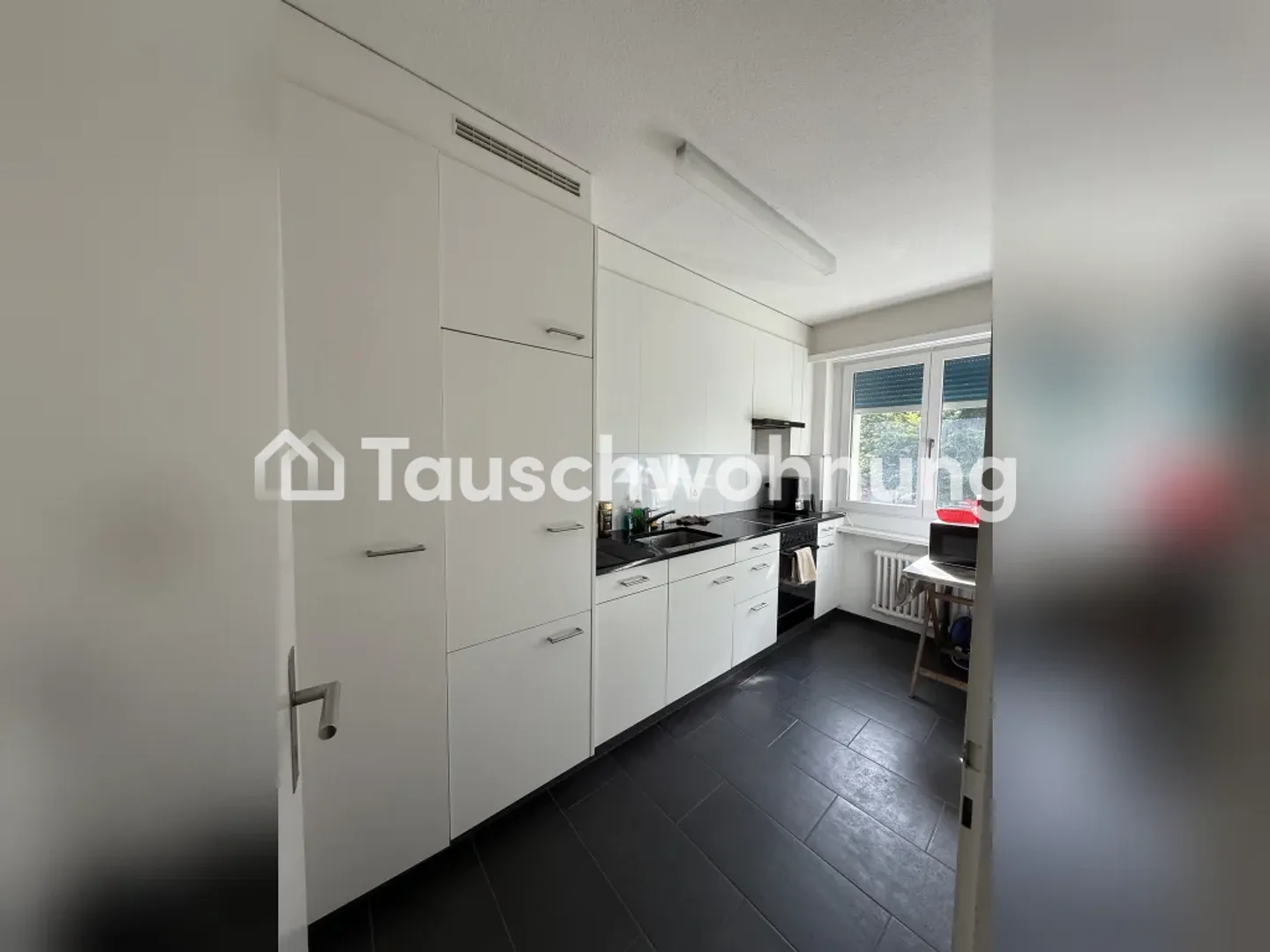 Small flat in district 11, looking for a larger one in Zurich - Photo 2 of 5