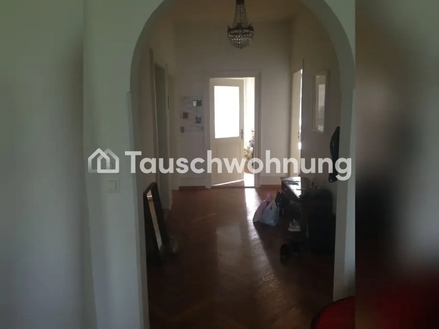Large old apartment with high ceilings, balcony &amp; roof terrace - Photo 3 of 13