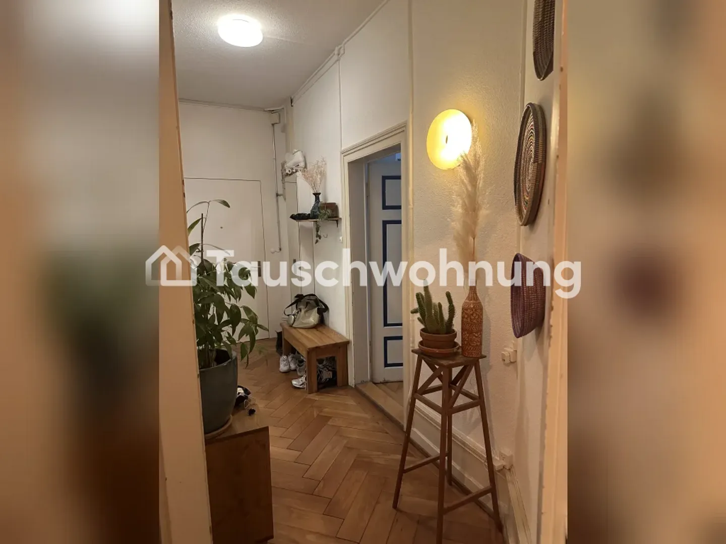 Scambia un bel appartamento di 2,5 stanze in un edificio d'epoca con giardino - Foto 2 di 10