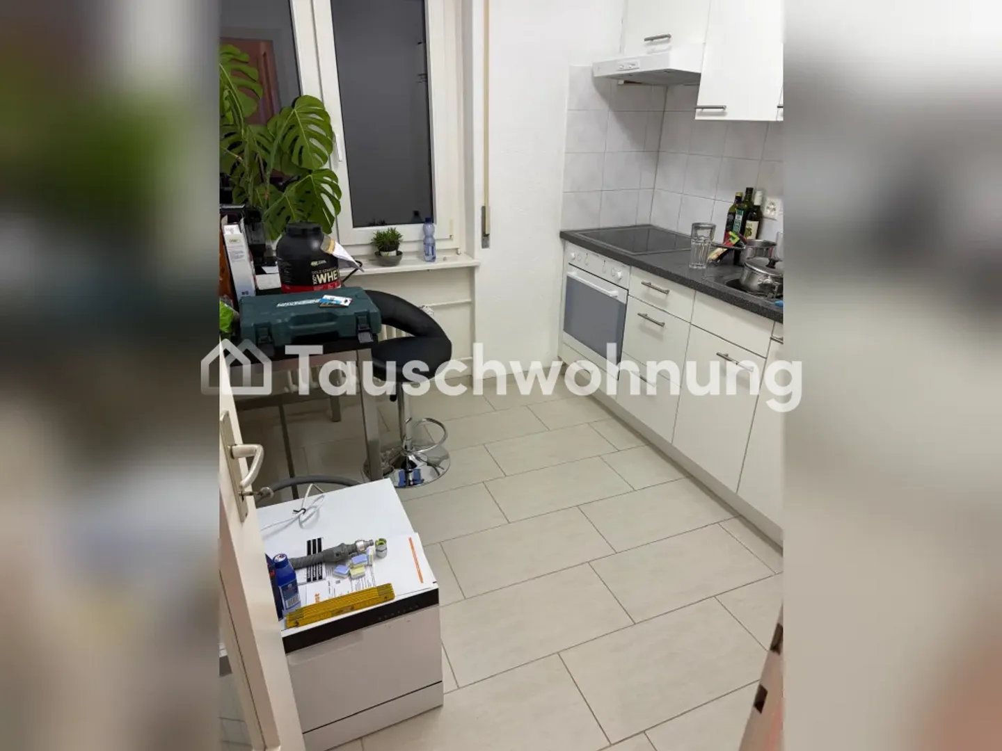 Charming 2-room apartment in Zurich, District 10 - Photo 2 of 4