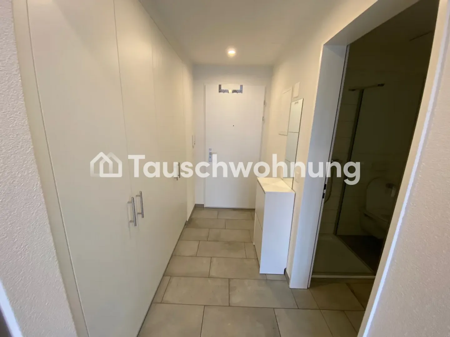 Exchange 40 m² 2-room apartment in Zurich Seebach, District 11 - Photo 7 of 12