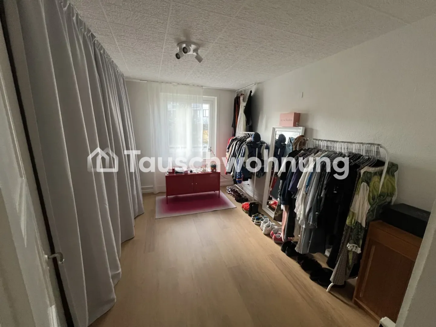 Cozy 3.5-room apartment in Zurich, District 11 - Photo 2 of 5