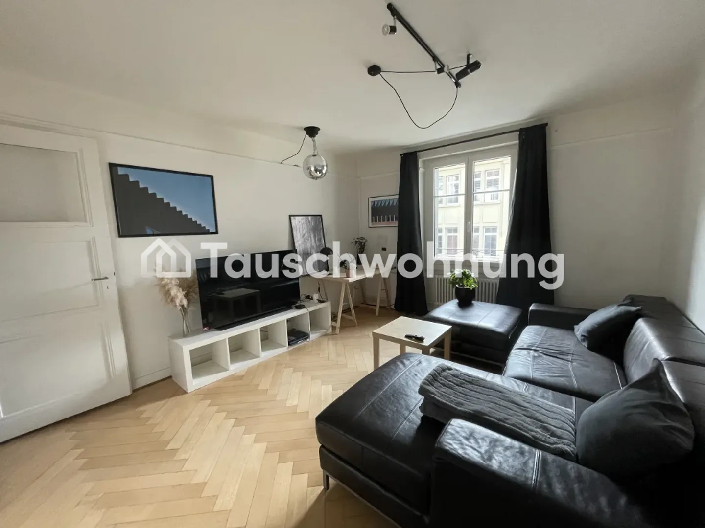 Cozy 2.5 Room Apartment - Photo 2 of 10