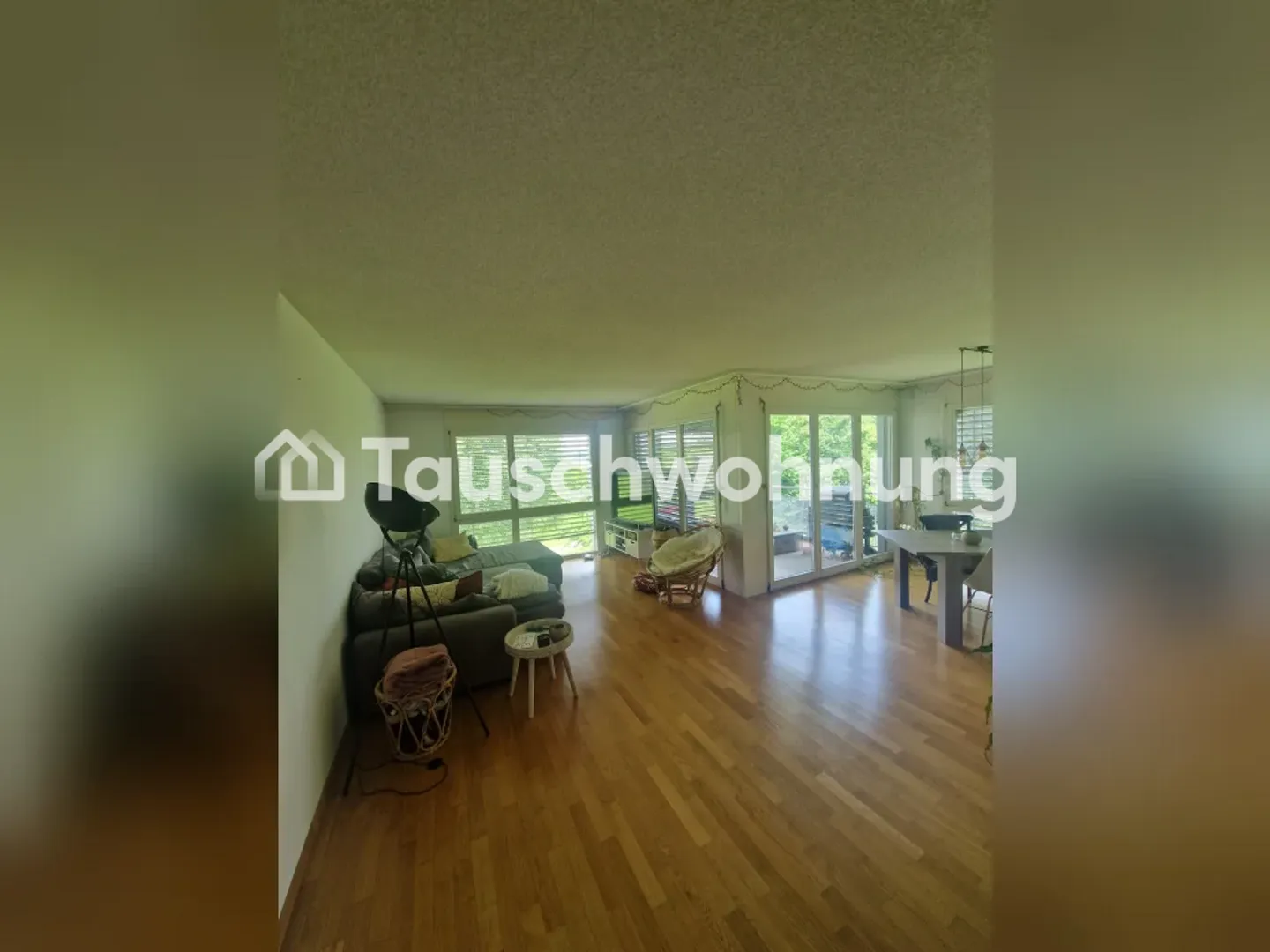 Charming 2.5-room apartment in Zurich, District 11 - Photo 3 of 3