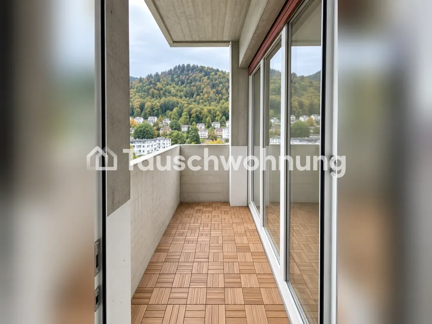 2.5-room apartment in the brutalist tower in Zurich - Photo 1 of 5