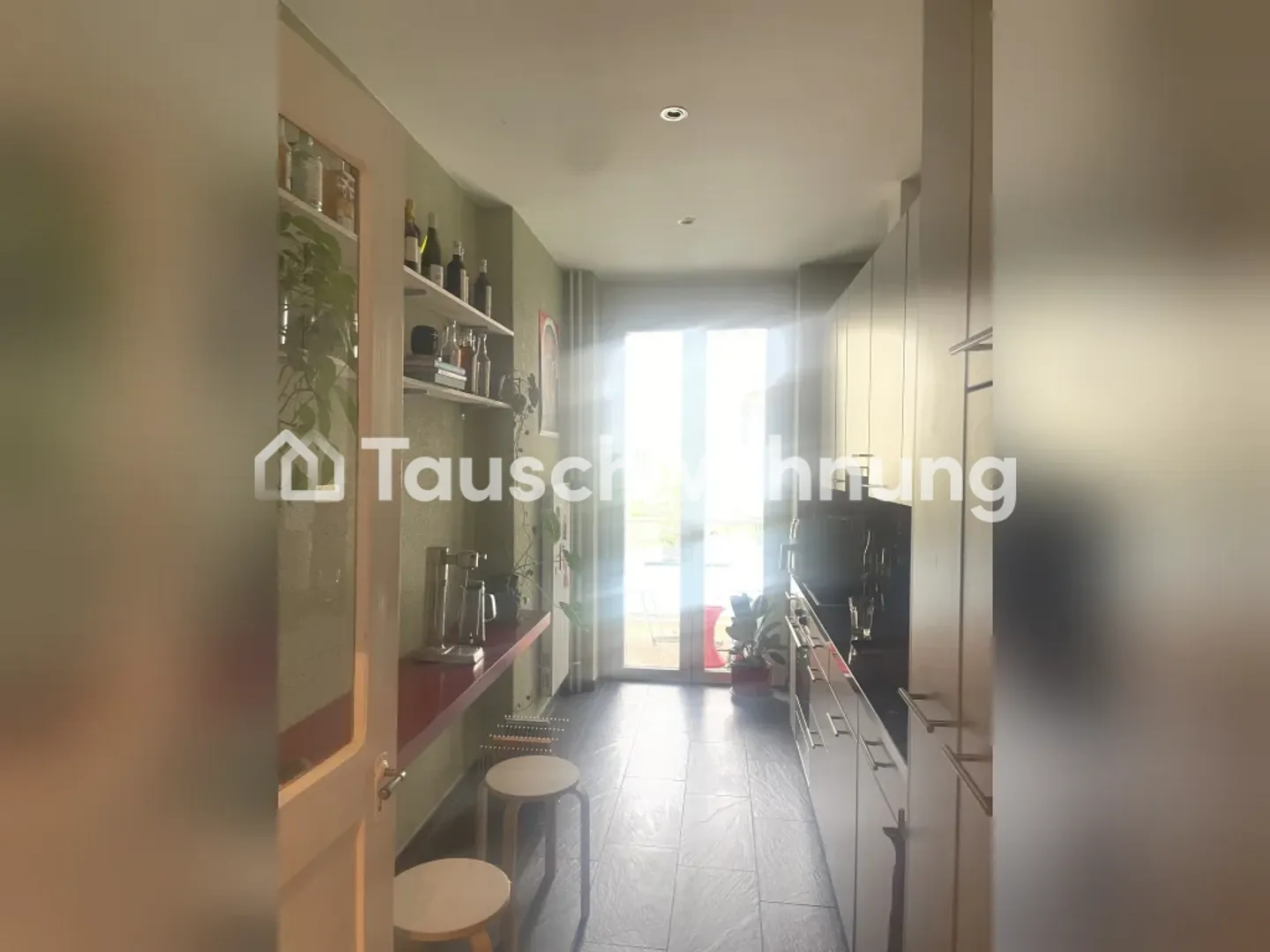 Beautiful old apartment in a great location - Photo 4 of 7