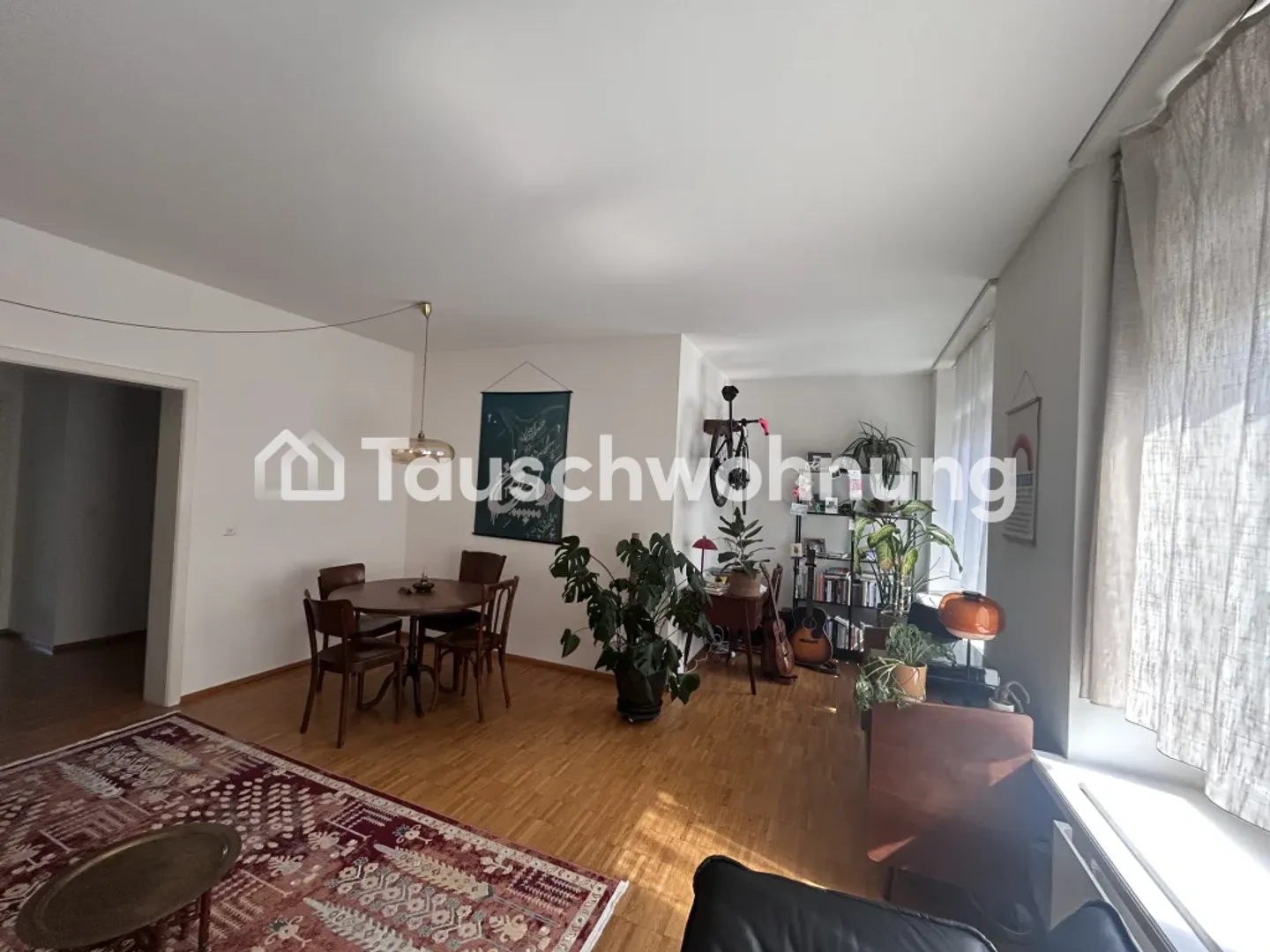 Ideal for singles or couples in Zurich, District 4 - Photo 2 of 10