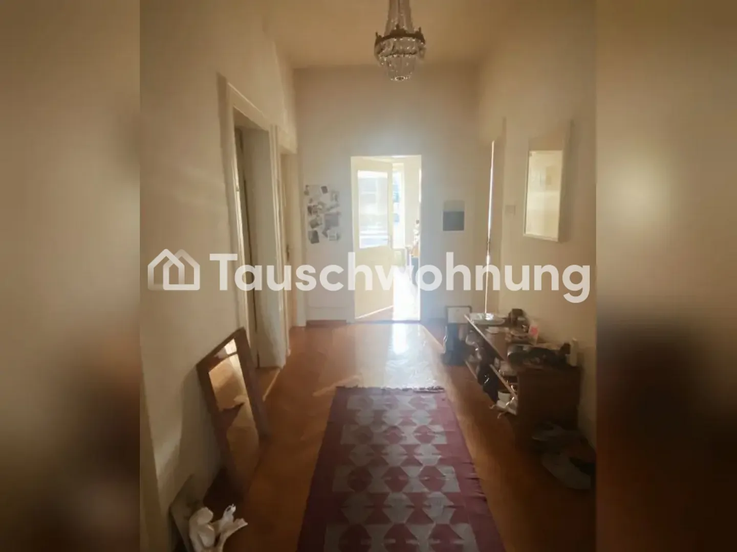 Large old apartment with high ceilings, balcony &amp; roof terrace - Photo 12 of 13
