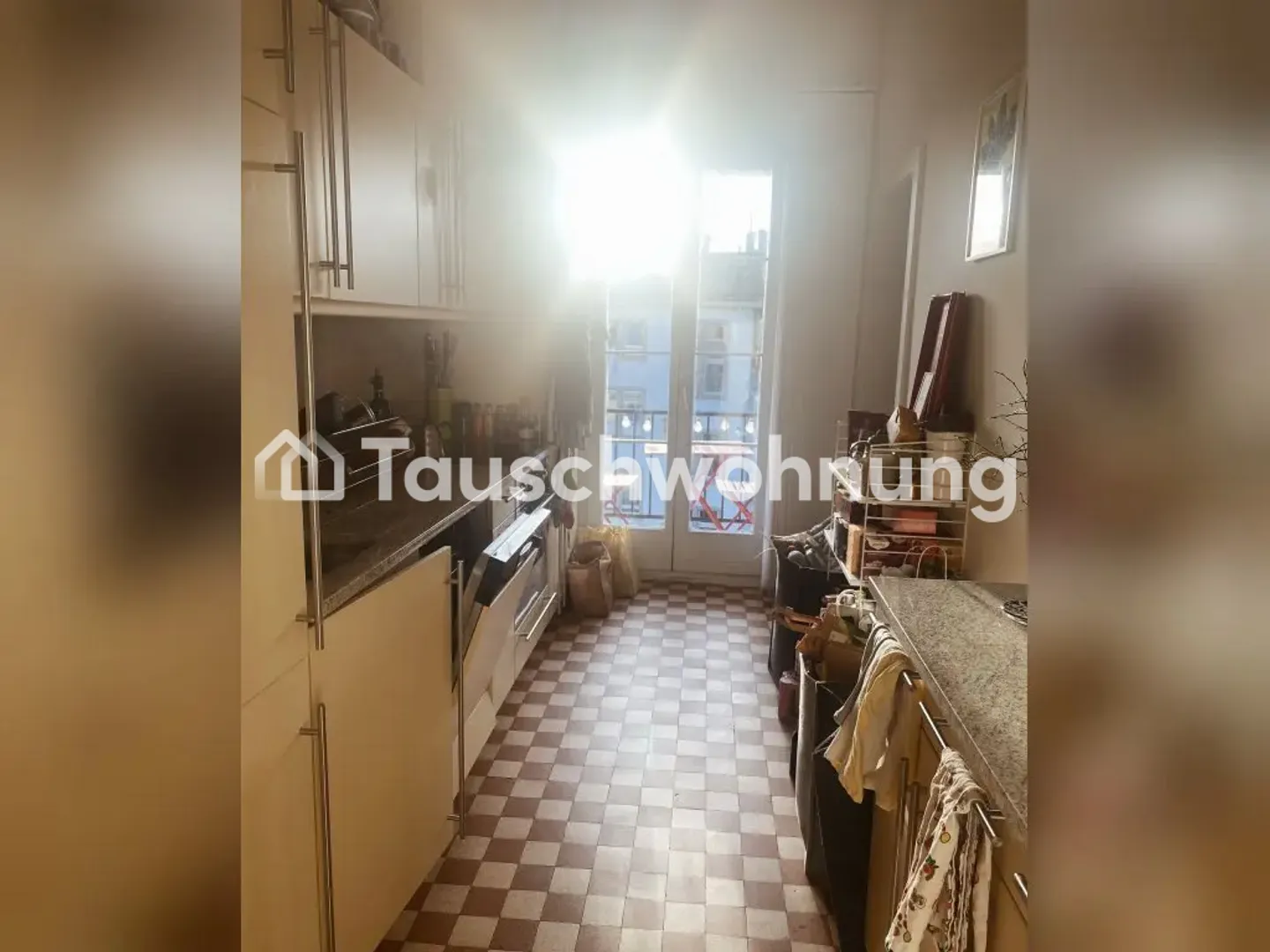 Large old apartment with high ceilings, balcony &amp; roof terrace - Photo 10 of 13
