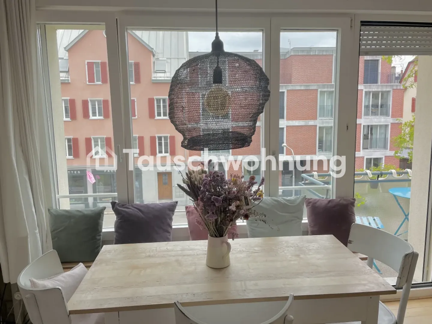 Charming small apartment in Zurich, District 8 - Photo 2 of 7