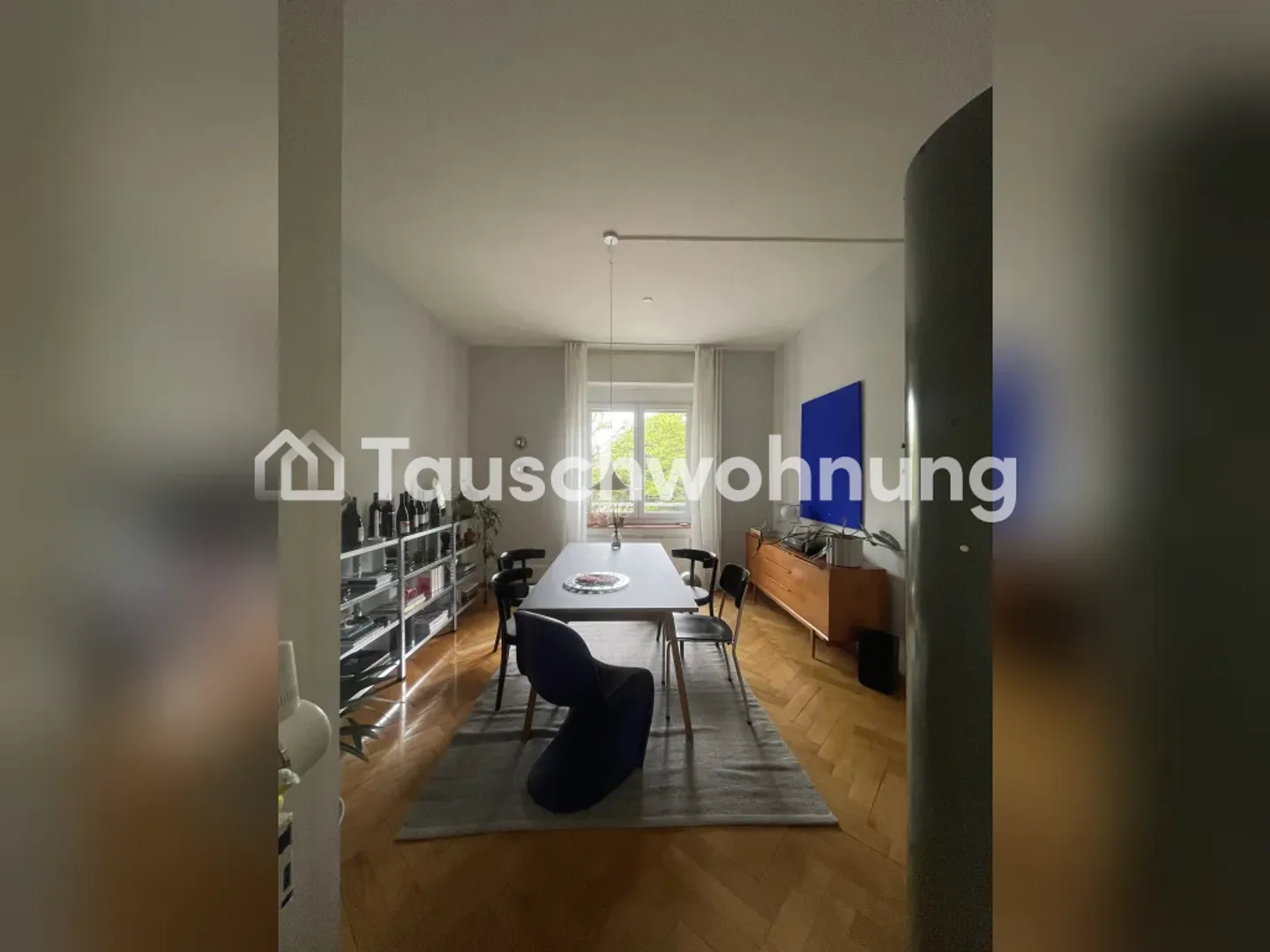Beautiful old apartment in a great location - Photo 2 of 7