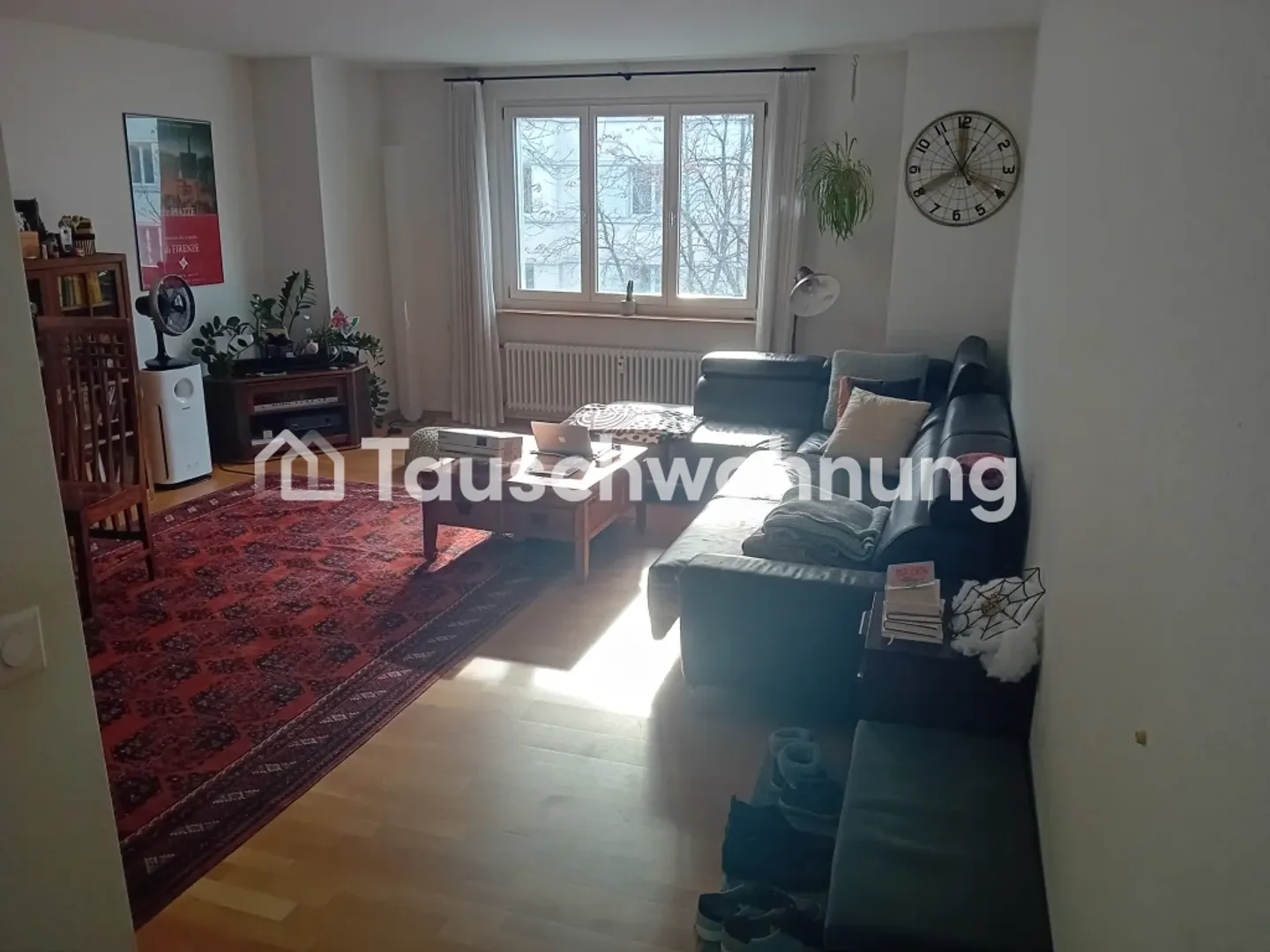 Bright Corner Apartment with Balcony - Photo 2 of 10