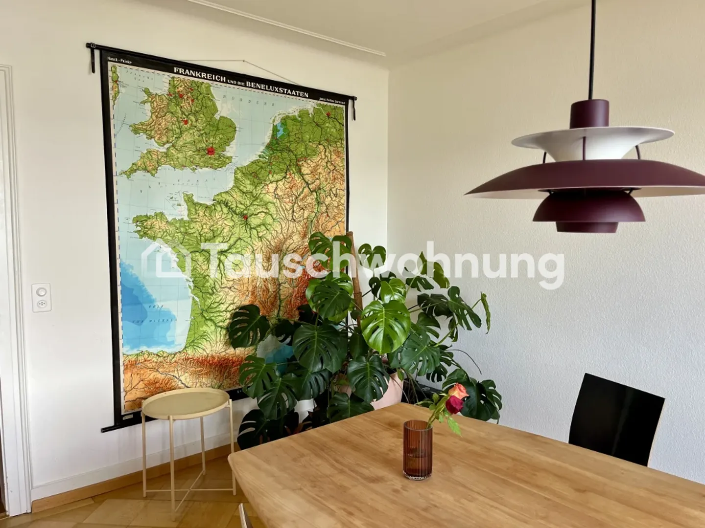4-room apartment with balcony and unobstructed lake view - Photo 3 of 13