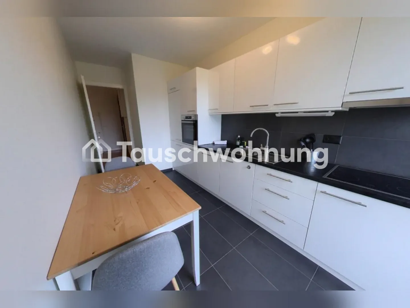 Spacious Apartment with River View - Photo 4 of 6