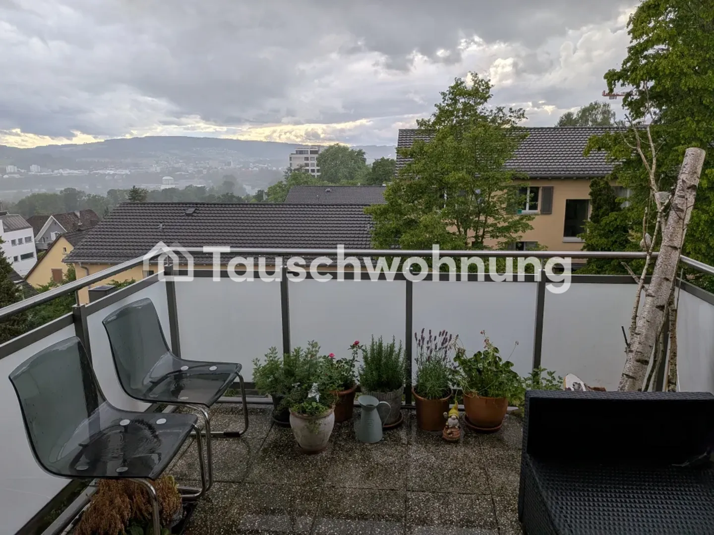 3.5 rooms, with large balcony and view over the city in Höngg - Photo 3 of 10