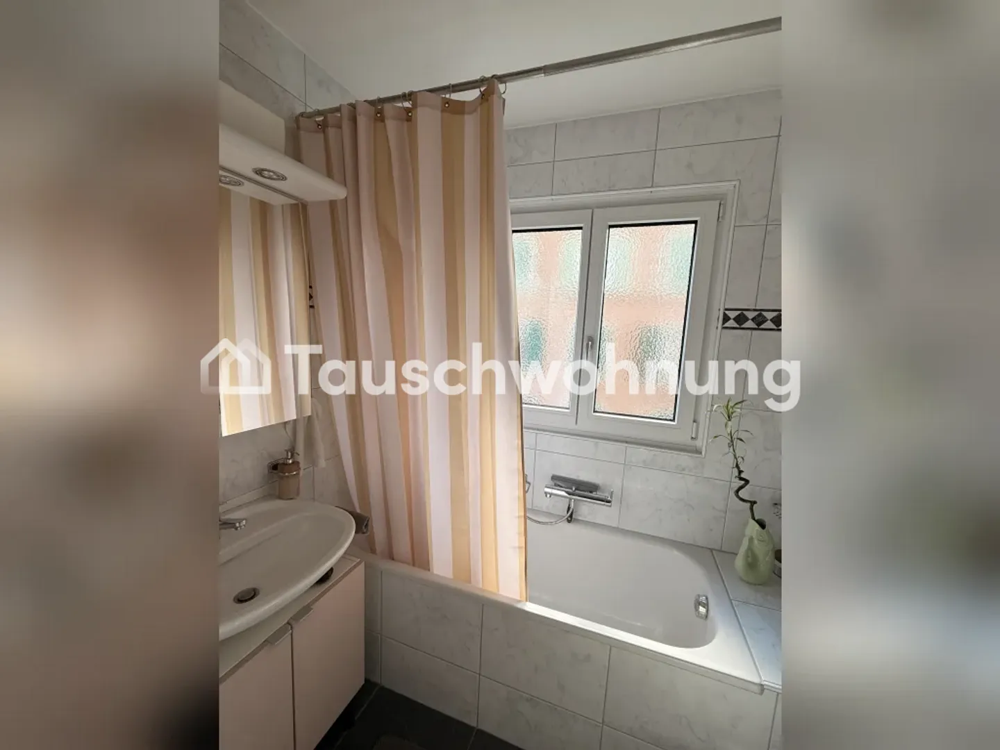 2.5-room apartment with two balconies in a quiet location - Photo 8 of 13