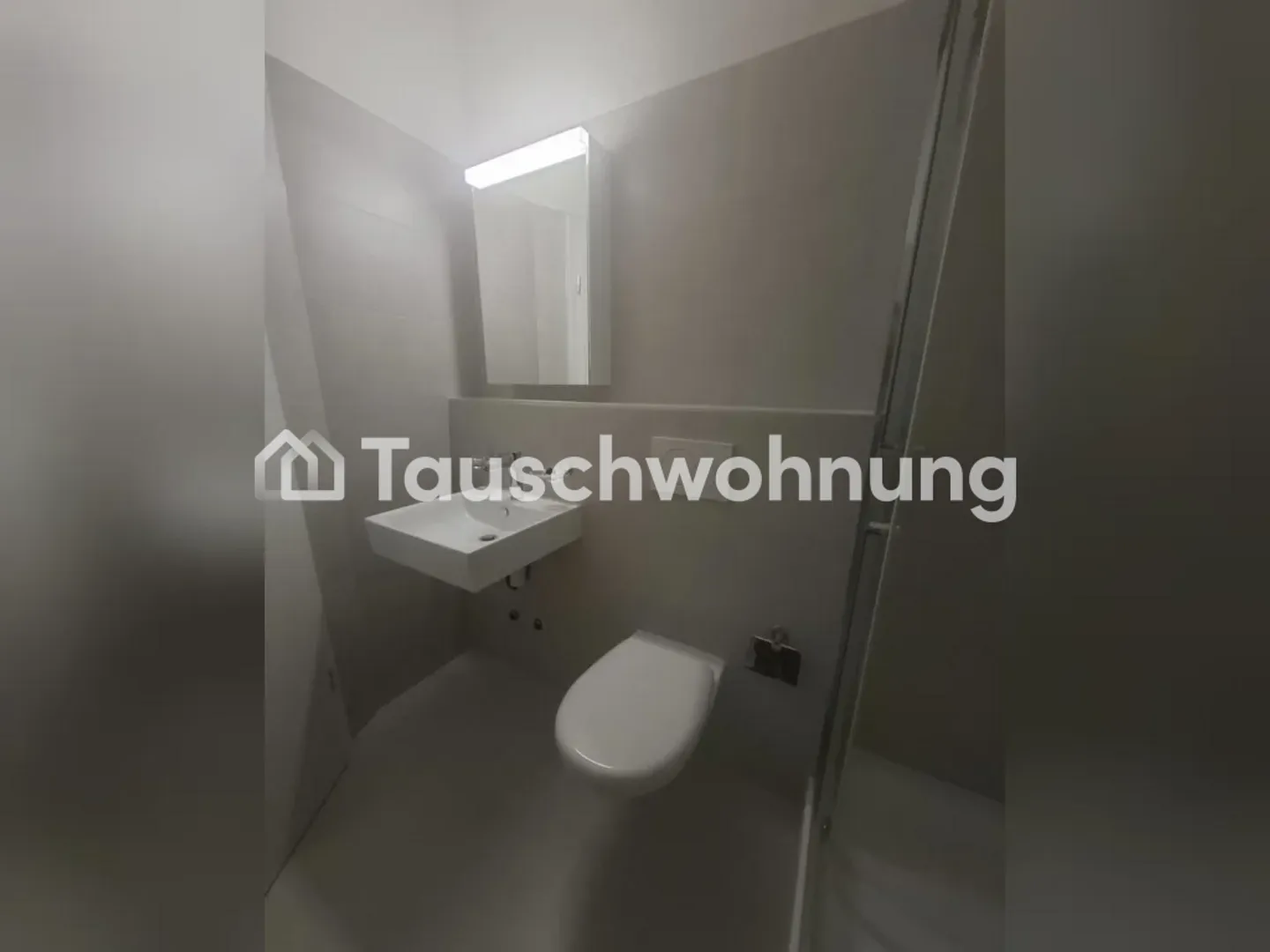 Charming Apartment in Zurich, District 4 - Photo 3 of 6