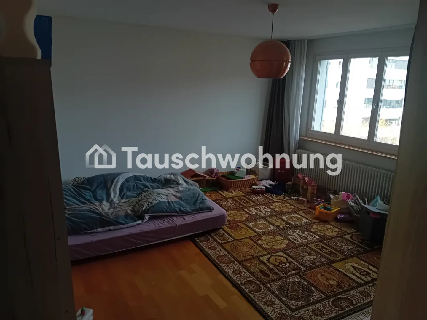 Bright Corner Apartment with Balcony - Photo 7 of 10
