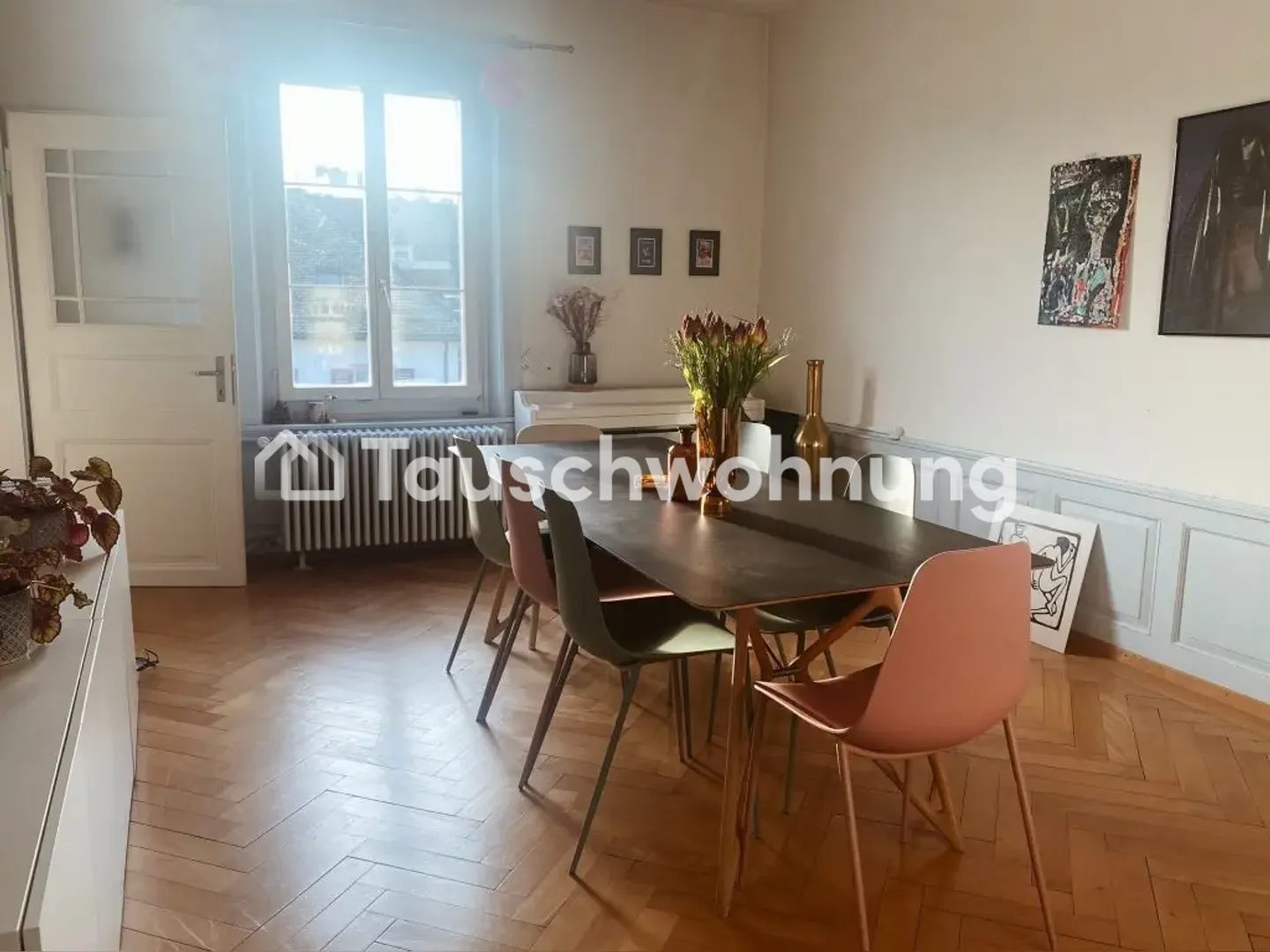Large old apartment with high ceilings, balcony &amp; roof terrace - Photo 5 of 13